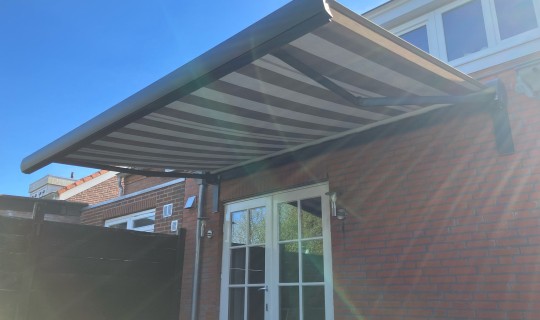 Terrasscherm gemonteerd in Oosterhout
