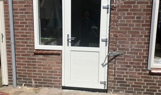 Woning in Oosterhout voorzien van 2 kunststof kozijnen 