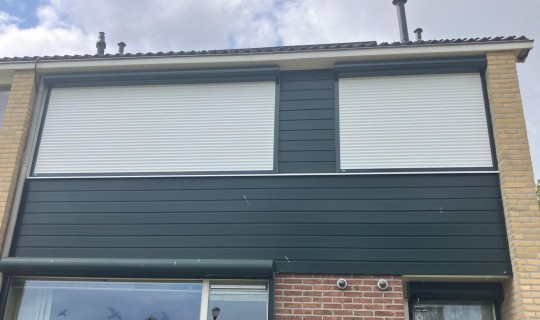 Woning in Breda voorzien van elektrische rolluiken met ronde bak 