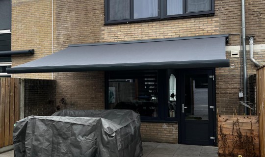 Terrasscherm geplaatst in Breda