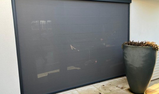 Grote solar screen gemonteerd