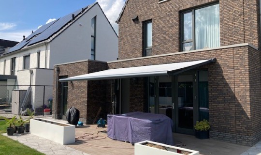 Mooi terrasscherm geplaatst 
