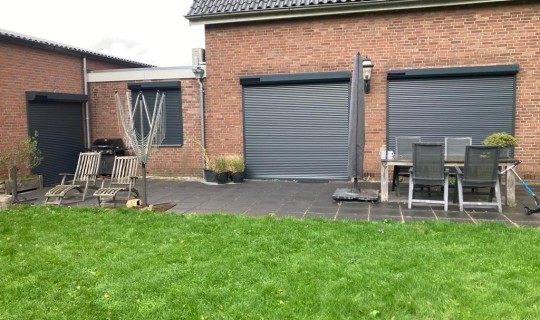 Verschillende maten solar rolluiken geplaatst