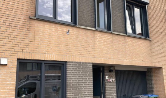 Rolluiken geplaatst bij de geplaatste kunststof kozijnen